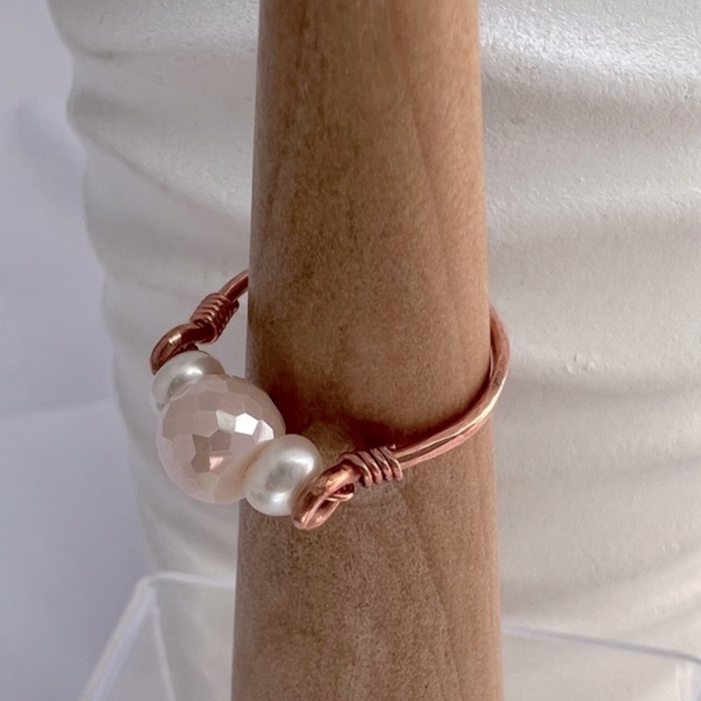 Freshwater Pearls & Pink Glass Beaded Copper Ring - Picture 3 of 15